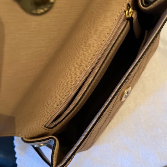 Michael Kors crossbody w/ quilt pattern in light brown/cream:beige, small size - Picture 6 of 8